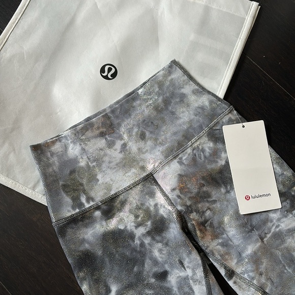 LULULEMON ALIGN HR SHORTS 8” *SHINE DIAMOND DYE STARLIGHT GRAPHITE GRAY FOIL NWT - Picture 4 of 9